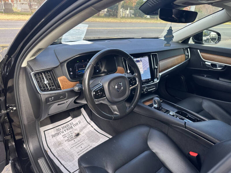 2022 Volvo S90 B6 Momentum