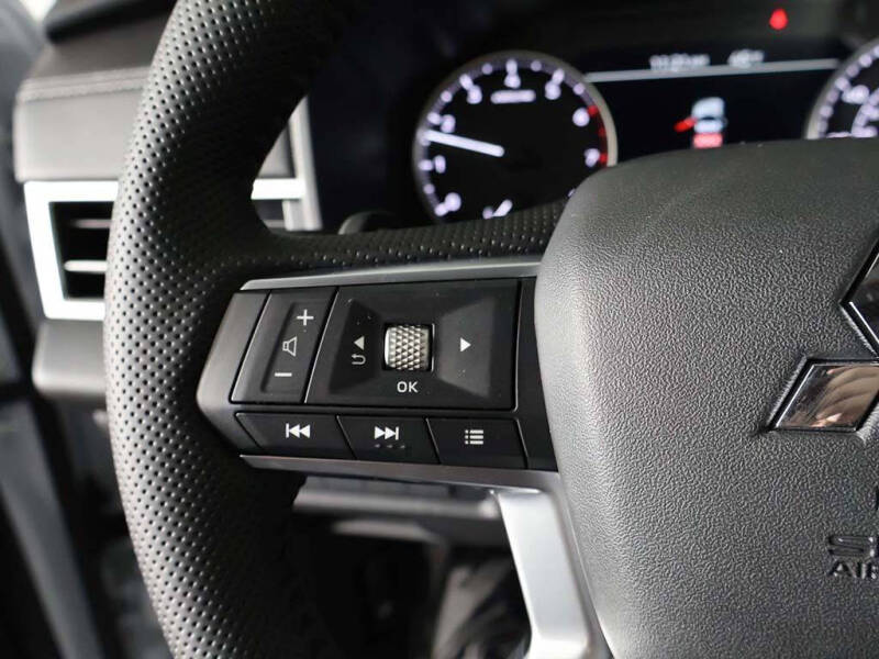 2026 Mitsubishi Outlander LE