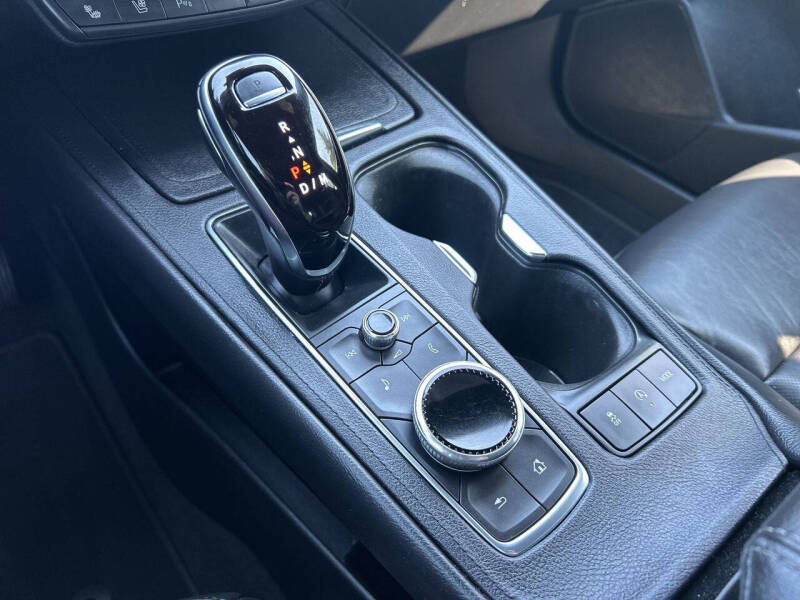 2022 Cadillac XT4 Premium Luxury