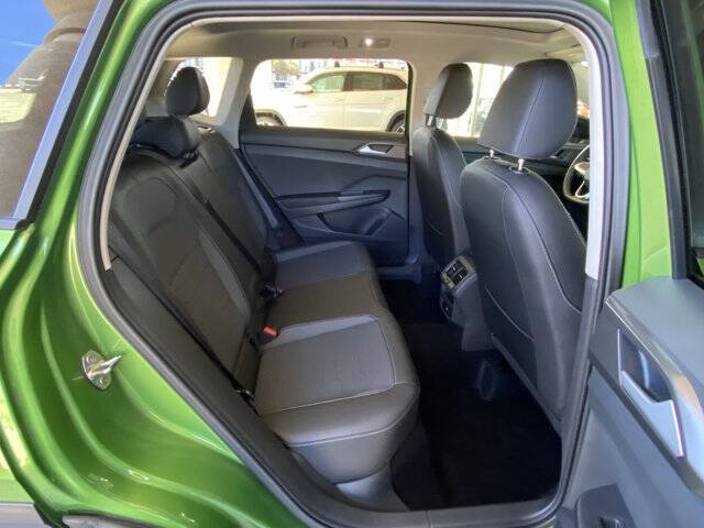 2025 Volkswagen Taos SE Black 4Motion