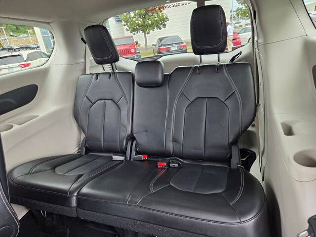 2024 Chrysler Pacifica Plug-In Hybrid Select