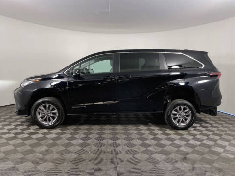 2023 Toyota Sienna LE 8-Passenger