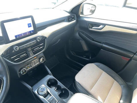 2022 Ford Escape Titanium