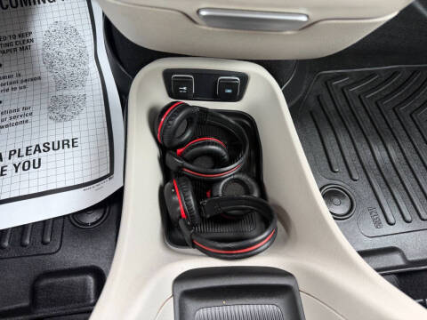 2017 Chrysler Pacifica Touring-L