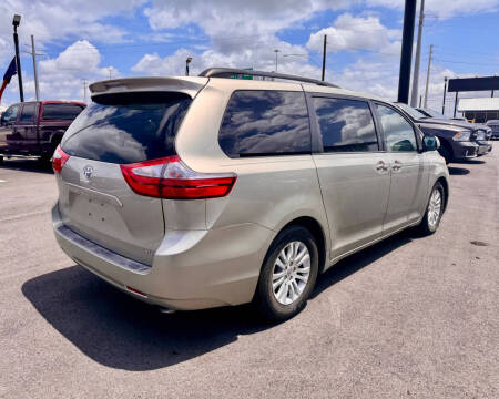 2015 Toyota Sienna XLE 8-Passenger