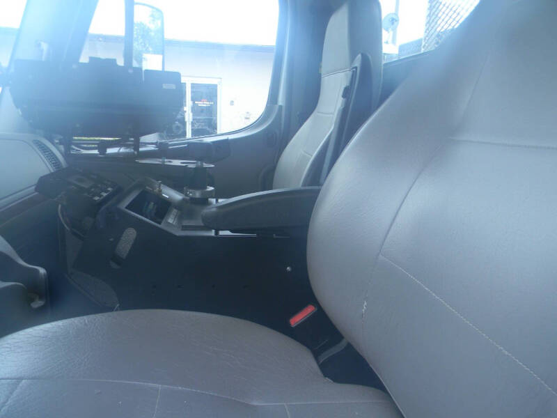 2016 Freightliner M2 106