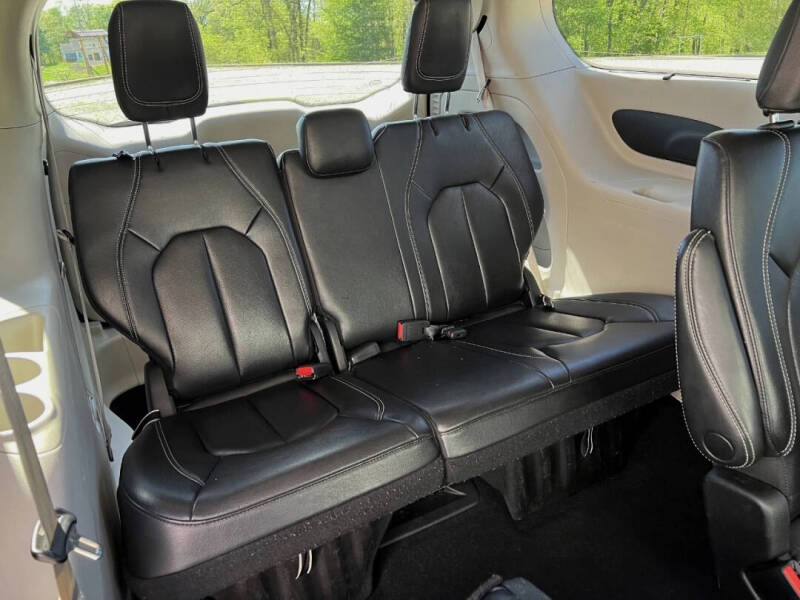 2022 Chrysler Pacifica Touring L