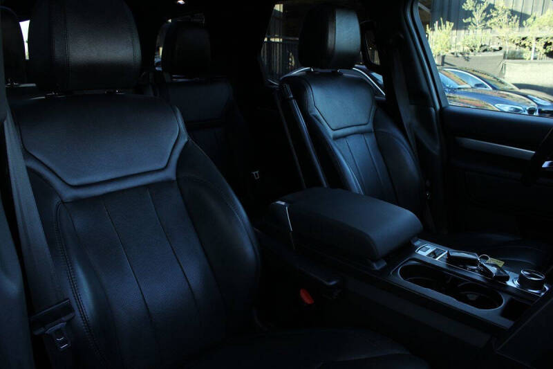 2020 Land Rover Discovery Landmark Edition