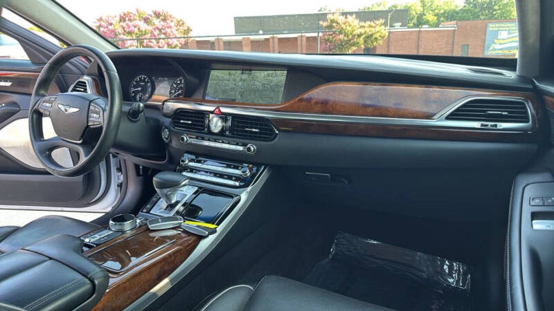 2017 Genesis G90
