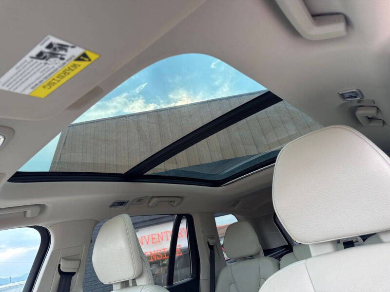 2016 Volvo XC90 T5 Momentum