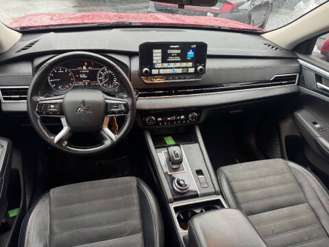 2022 Mitsubishi Outlander SE