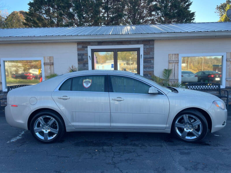 2011 Chevrolet Malibu 2LT photo 2