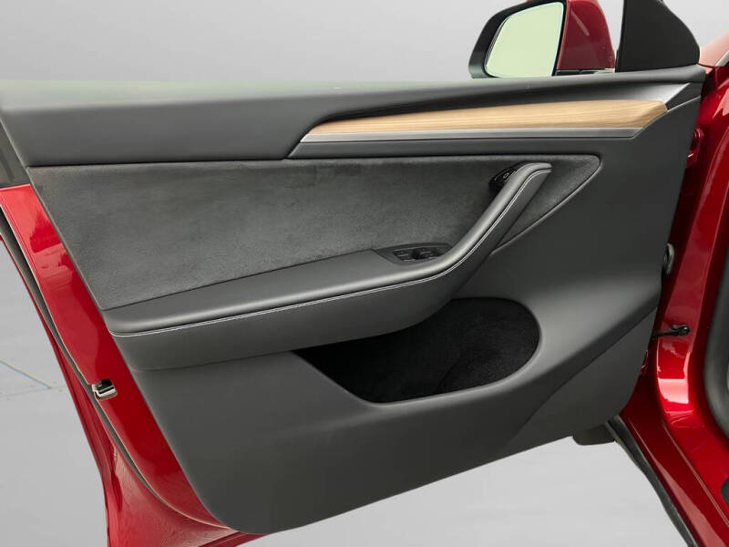 2025 Tesla Model Y Performance