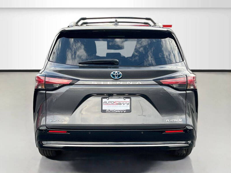 2025 Toyota Sienna Platinum 7-Passenger