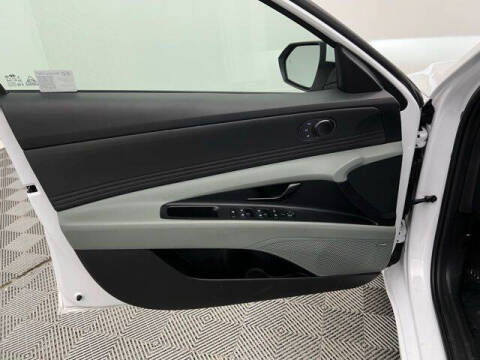 2025 Hyundai Elantra Hybrid Limited