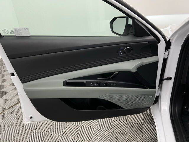 2025 Hyundai Elantra Hybrid Limited