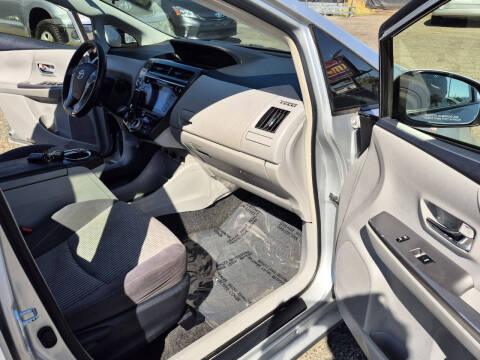 2015 Toyota Prius v Three