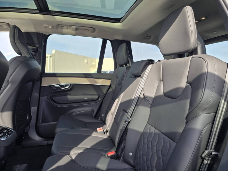 2025 Volvo XC90 B6 Core Bright Theme