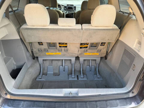 2012 Toyota Sienna LE 7-Passenger