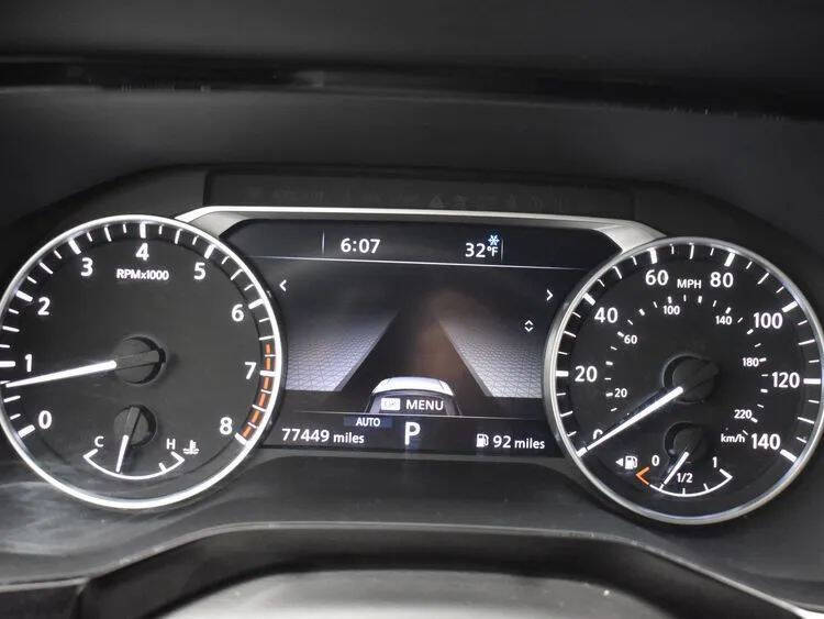 2022 Nissan Pathfinder SL