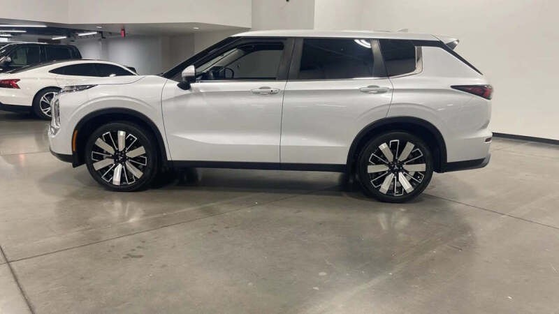 2025 Mitsubishi Outlander SE