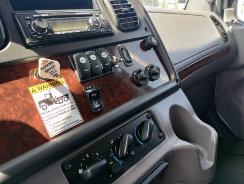 2014 Freightliner M2 106