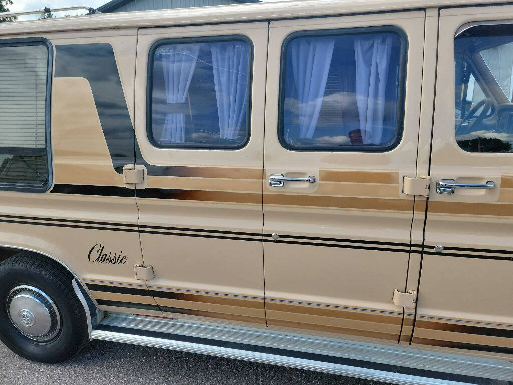 1984 Ford E-Series 9