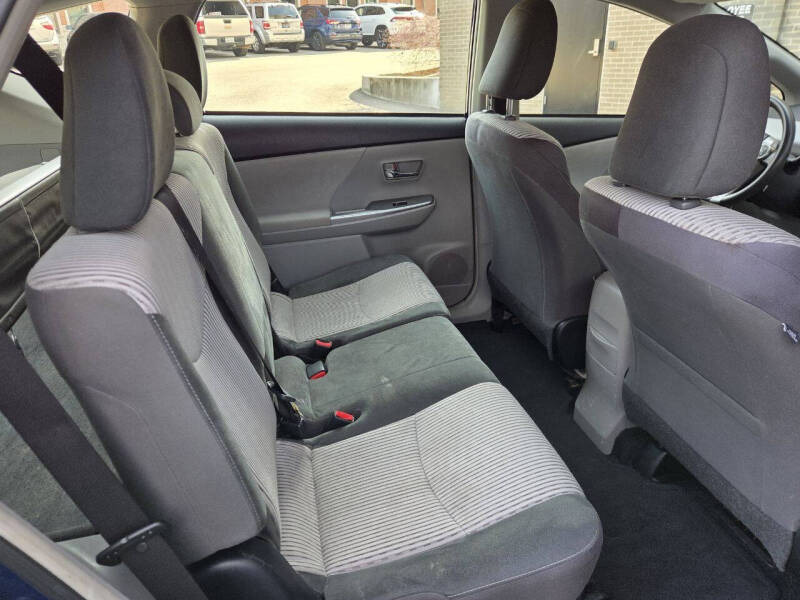 2016 Toyota Prius v Three