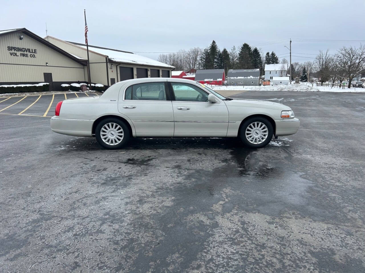 2005 Lincoln Town Car for sale at Main Street Motors Of Buffalo Llc in Springville, NY