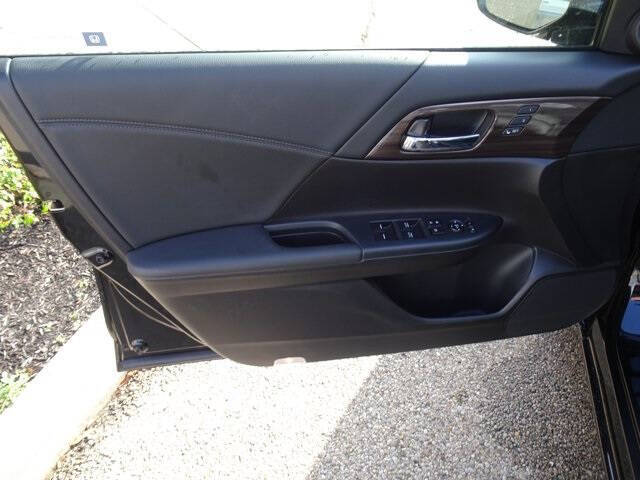 2017 Honda Accord EX-L V6 w/Navi w/Honda Sensing