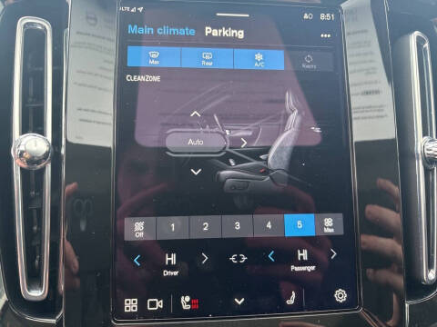 2025 Volvo XC40 B5 Plus Bright Theme