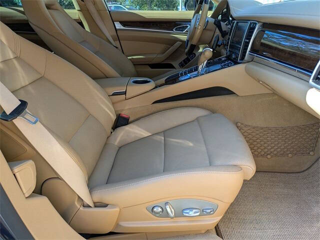 2015 Porsche Panamera 4