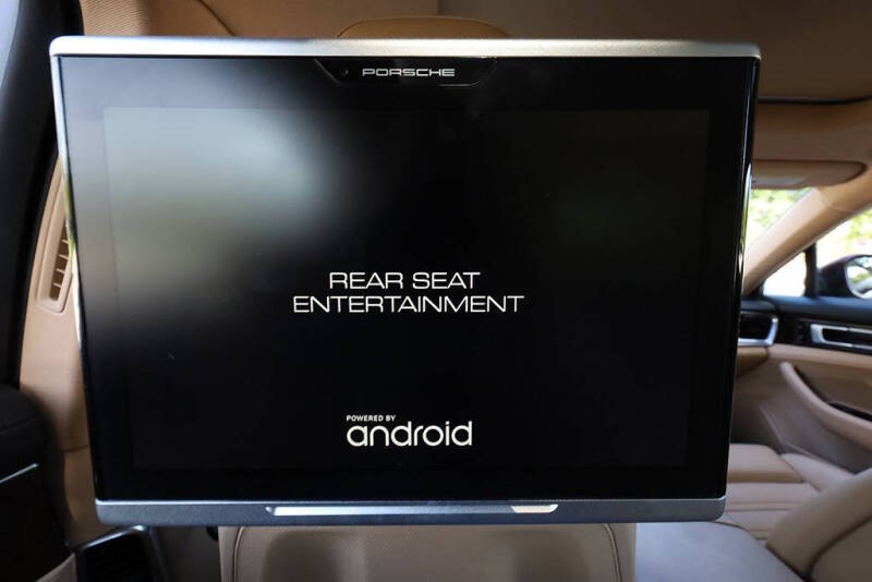 2018 Porsche Panamera 4 Executive