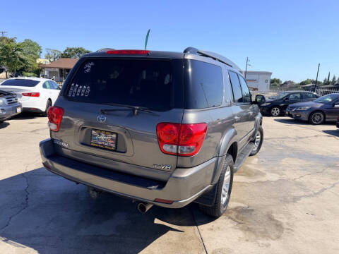 2005 Toyota Sequoia SR5