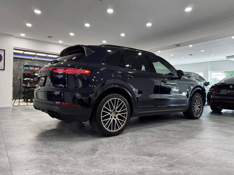 2022 Porsche Cayenne Platinum Edition