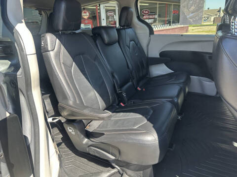 2017 Chrysler Pacifica Touring-L