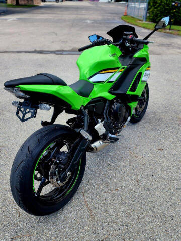 2025 Kawasaki EX650 ABS