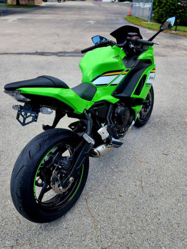 2025 Kawasaki EX650 ABS