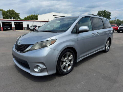2012 Toyota Sienna SE 8-Passenger