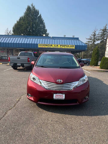 2013 Toyota Sienna LE 8-Passenger