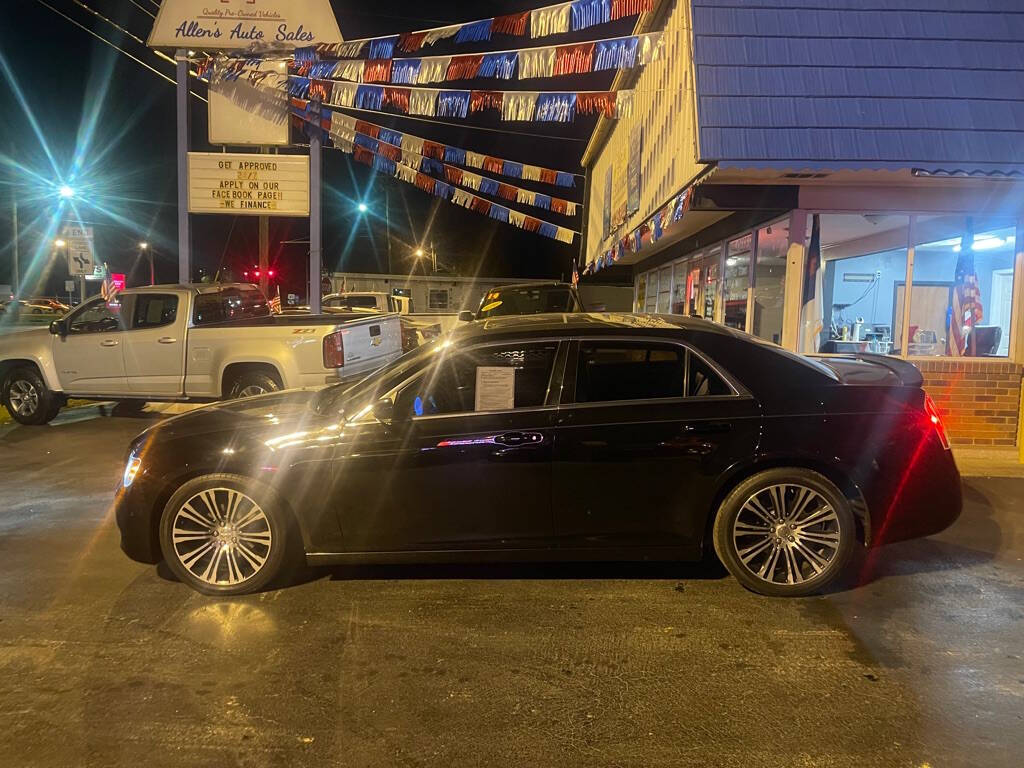 2013 Chrysler 300 for sale at Michael Johnson @ Allens Auto Sales Hopkinsville in Hopkinsville, KY