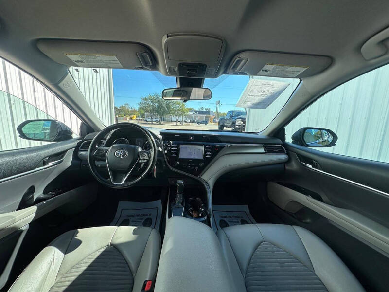 2020 Toyota Camry SE