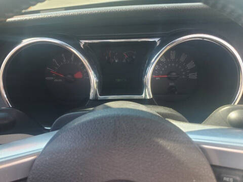 2006 Ford Mustang V6 Deluxe