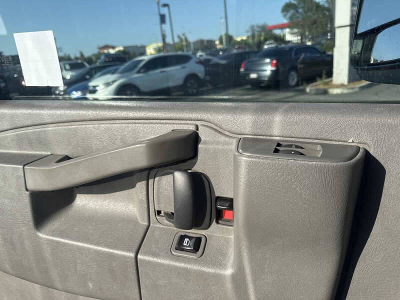 2017 GMC Savana 2500