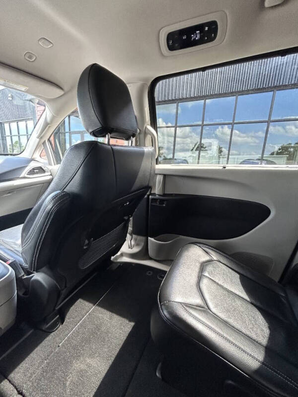 2022 Chrysler Pacifica Touring L