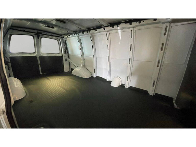 2025 GMC Savana 3500