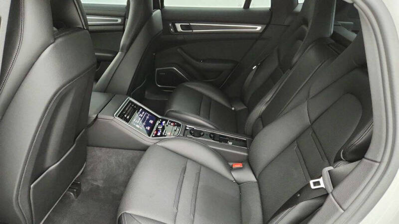 2022 Porsche Panamera 4 E-Hybrid Platinum Edition