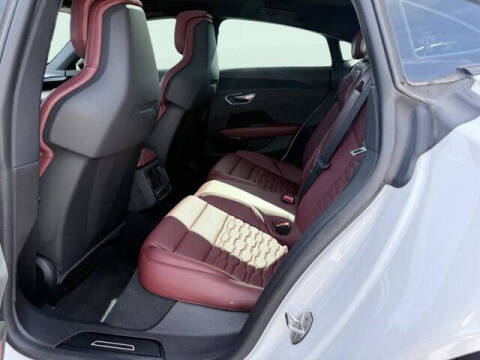 2024 Audi e-tron GT quattro Premium Plus