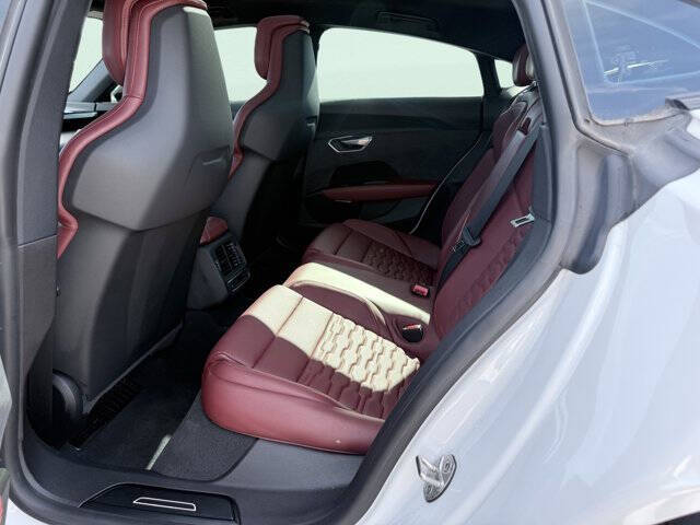 2024 Audi e-tron GT quattro Premium Plus