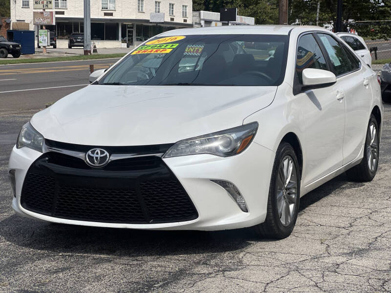 2016 Toyota Camry Special Edition's photo